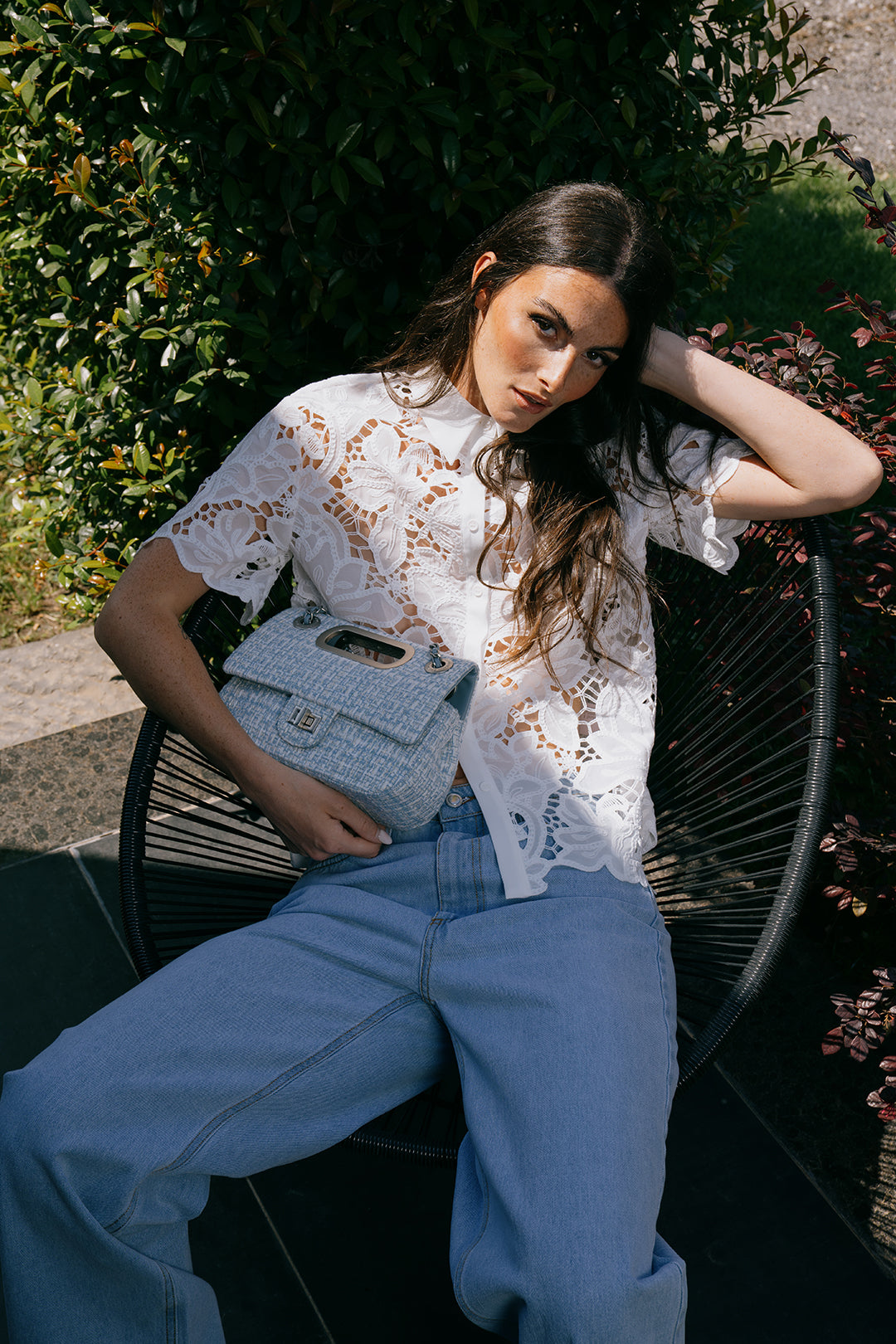 Shirt with ornamental workmanship and short sleeves