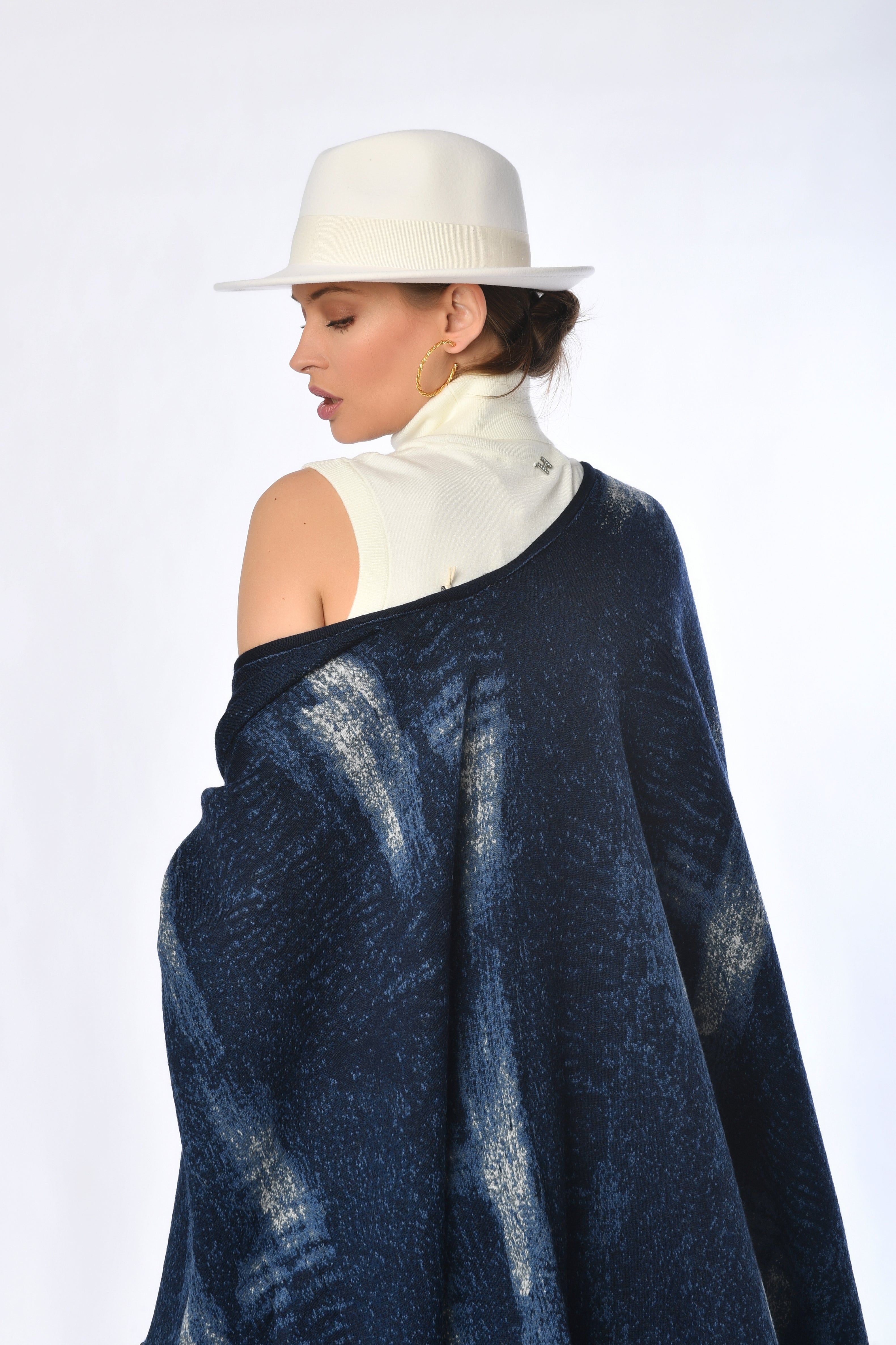Cozy Geometric Pancho