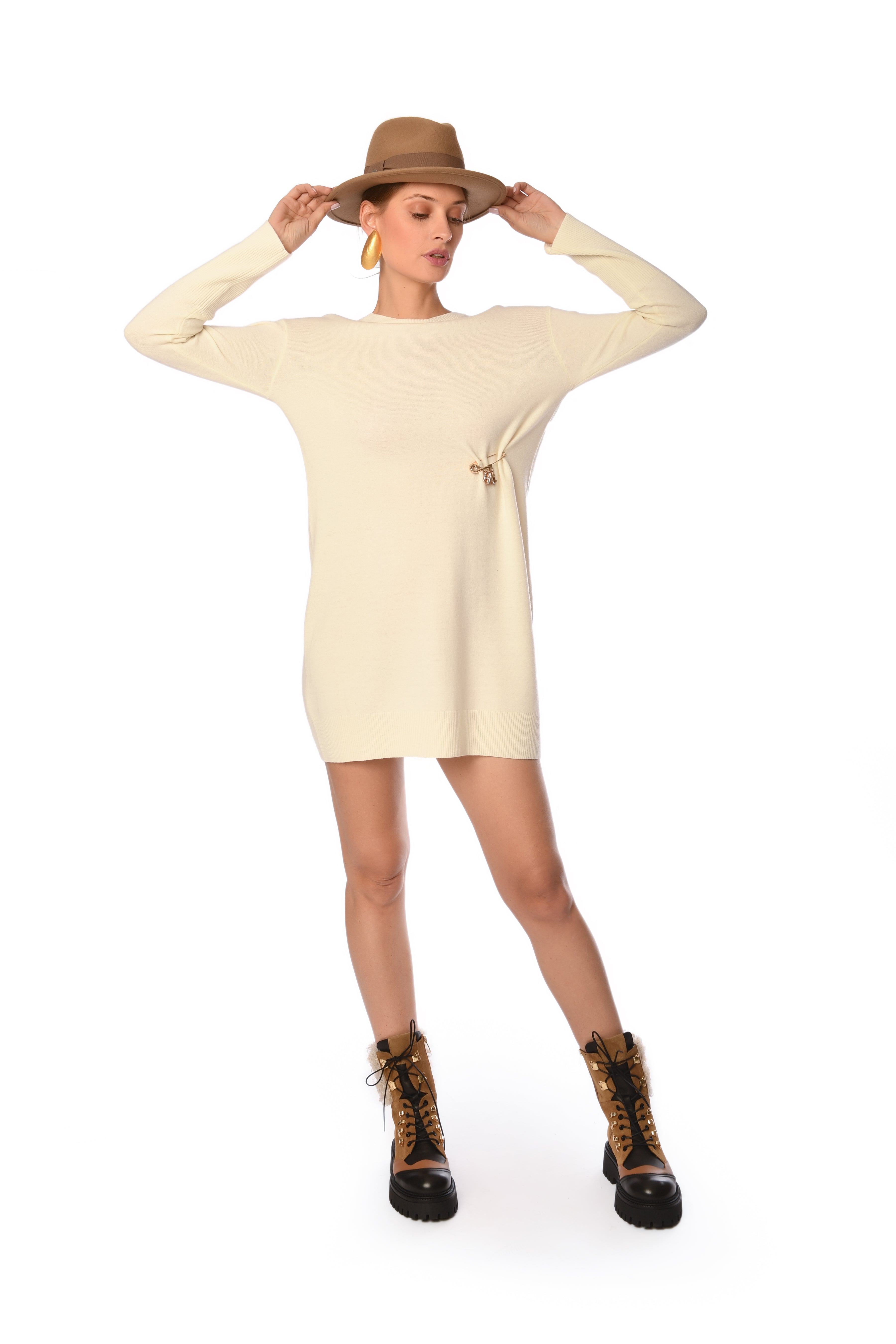 Chic long-Sleeve White Sweater Dress