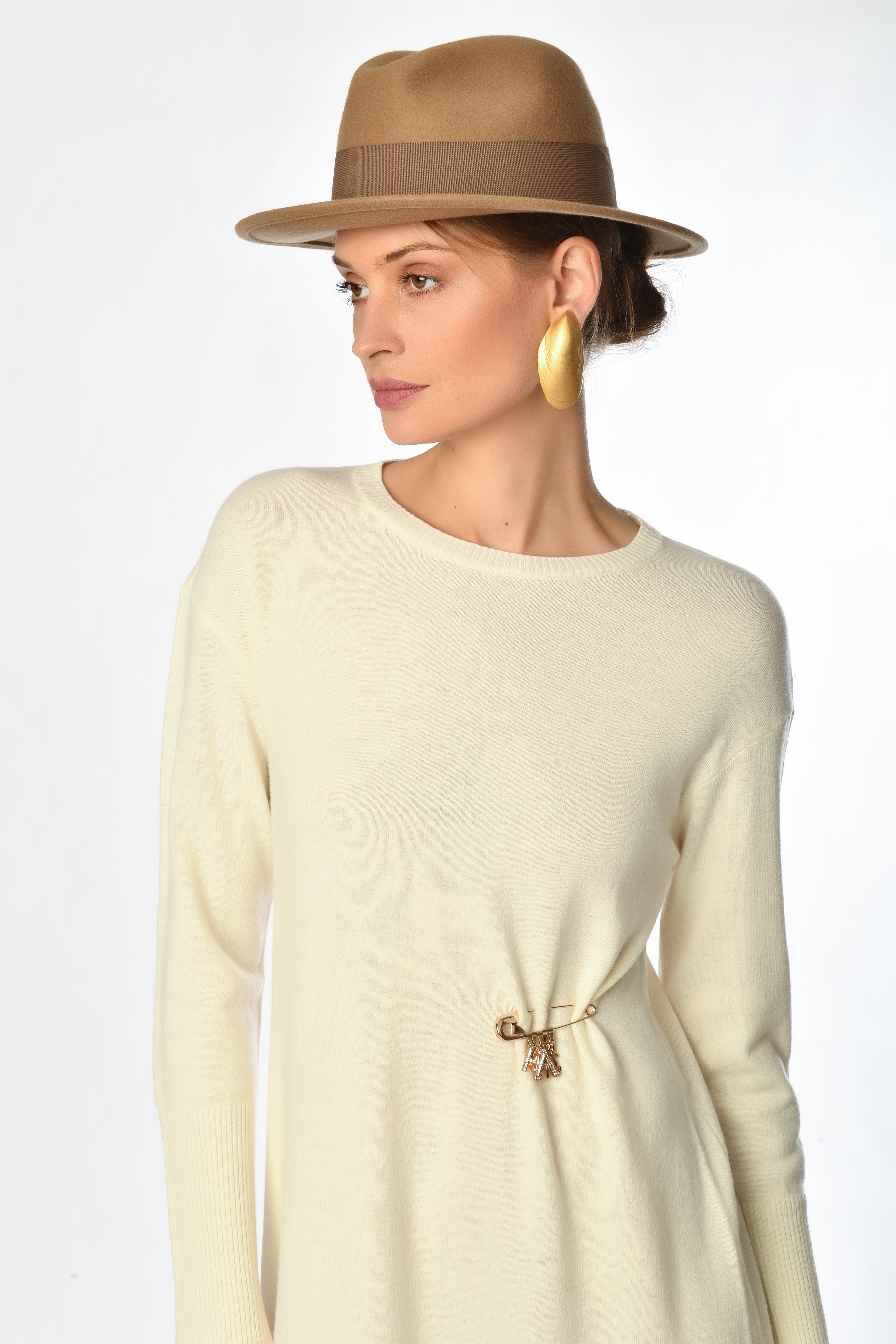 Chic long-Sleeve White Sweater Dress