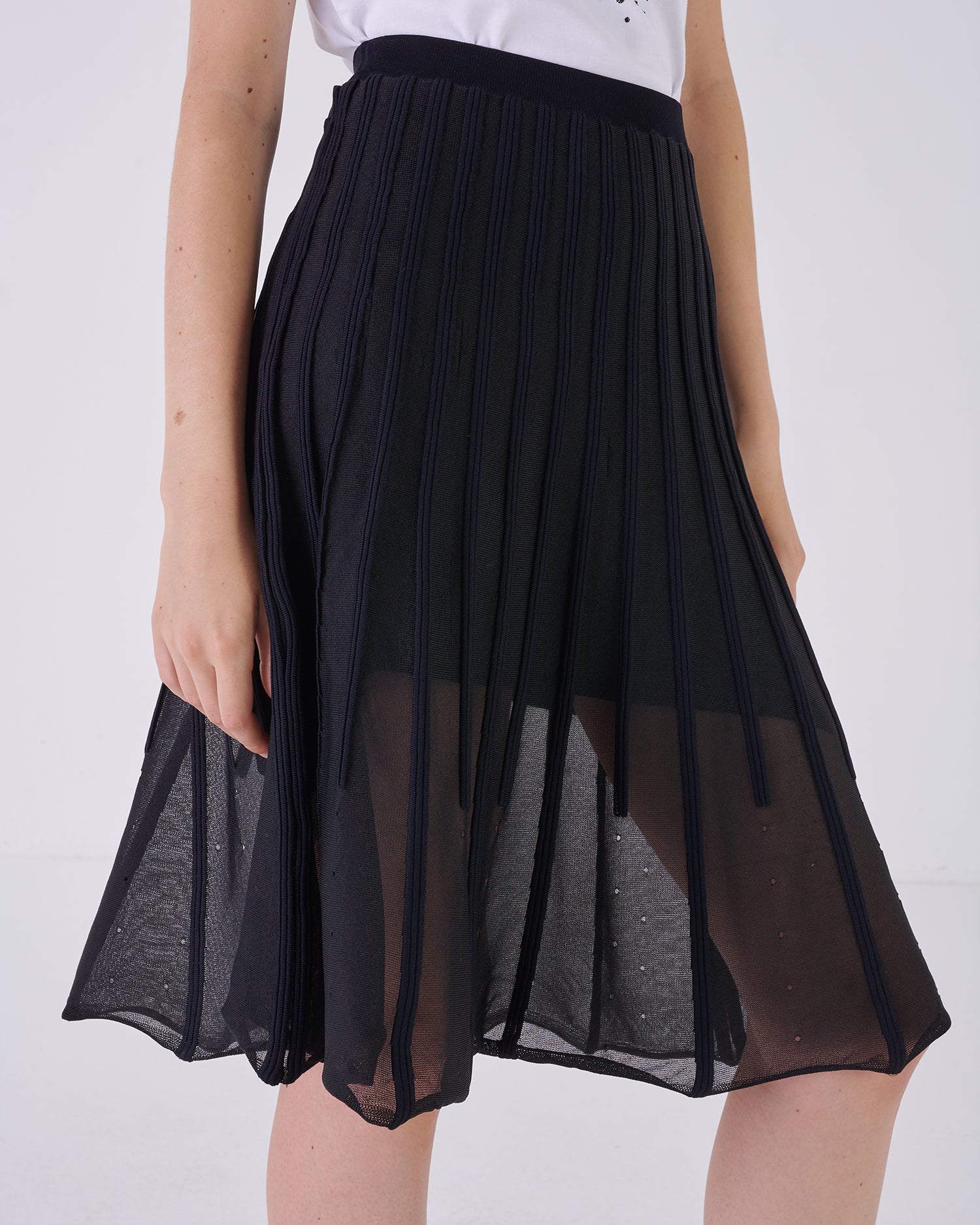 Chic Noir Pleated Midi Skirt