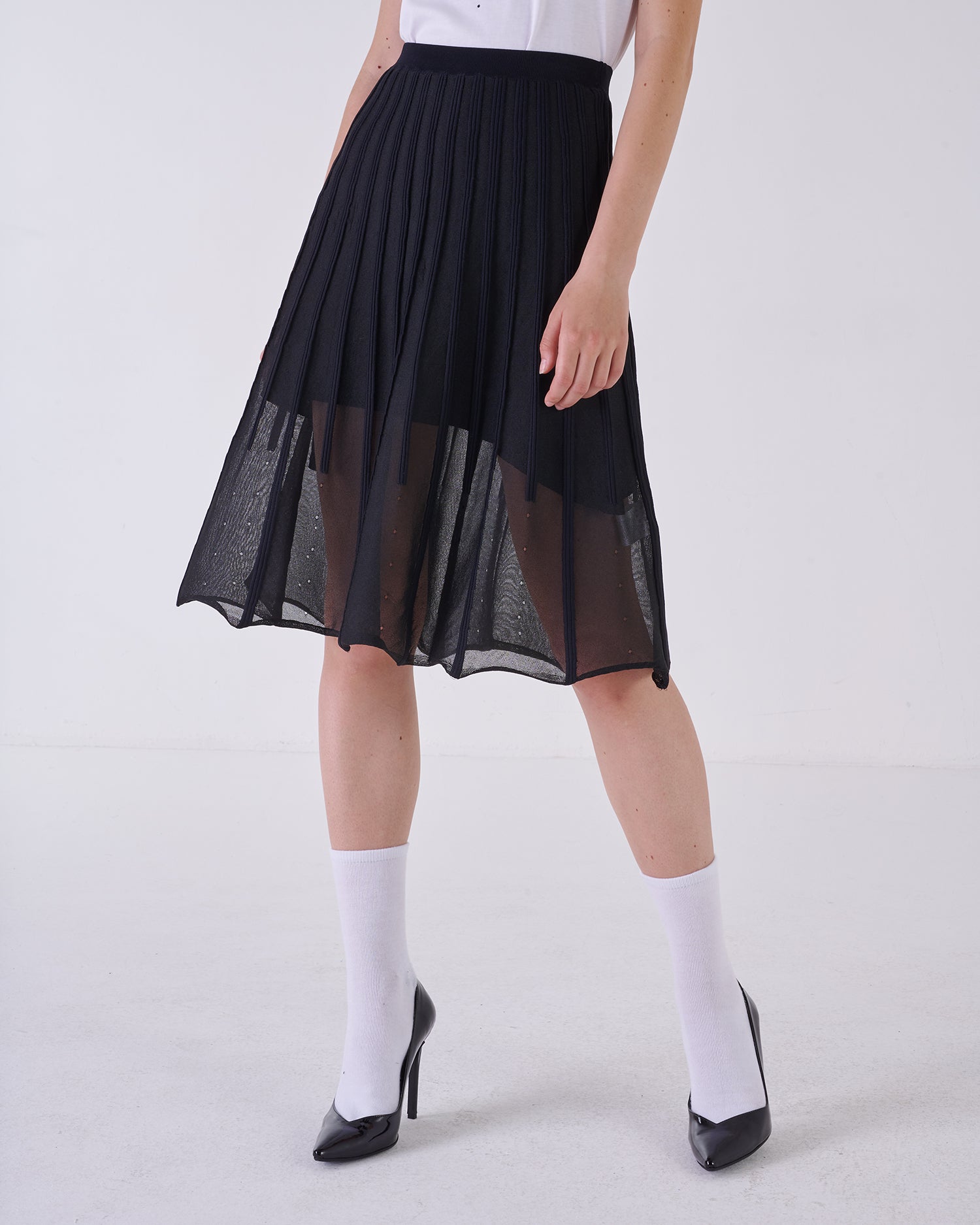 Chic Noir Pleated Midi Skirt