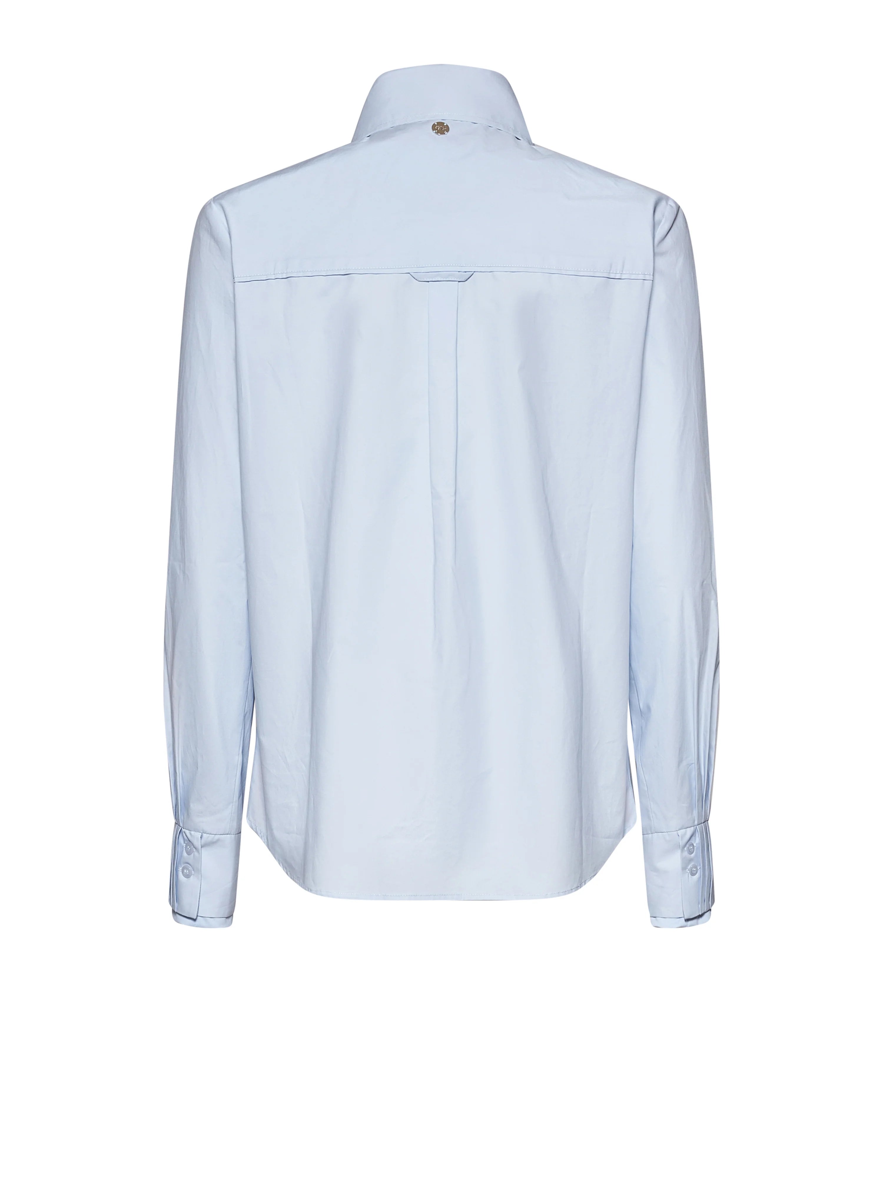 Essential shirt with a refined design