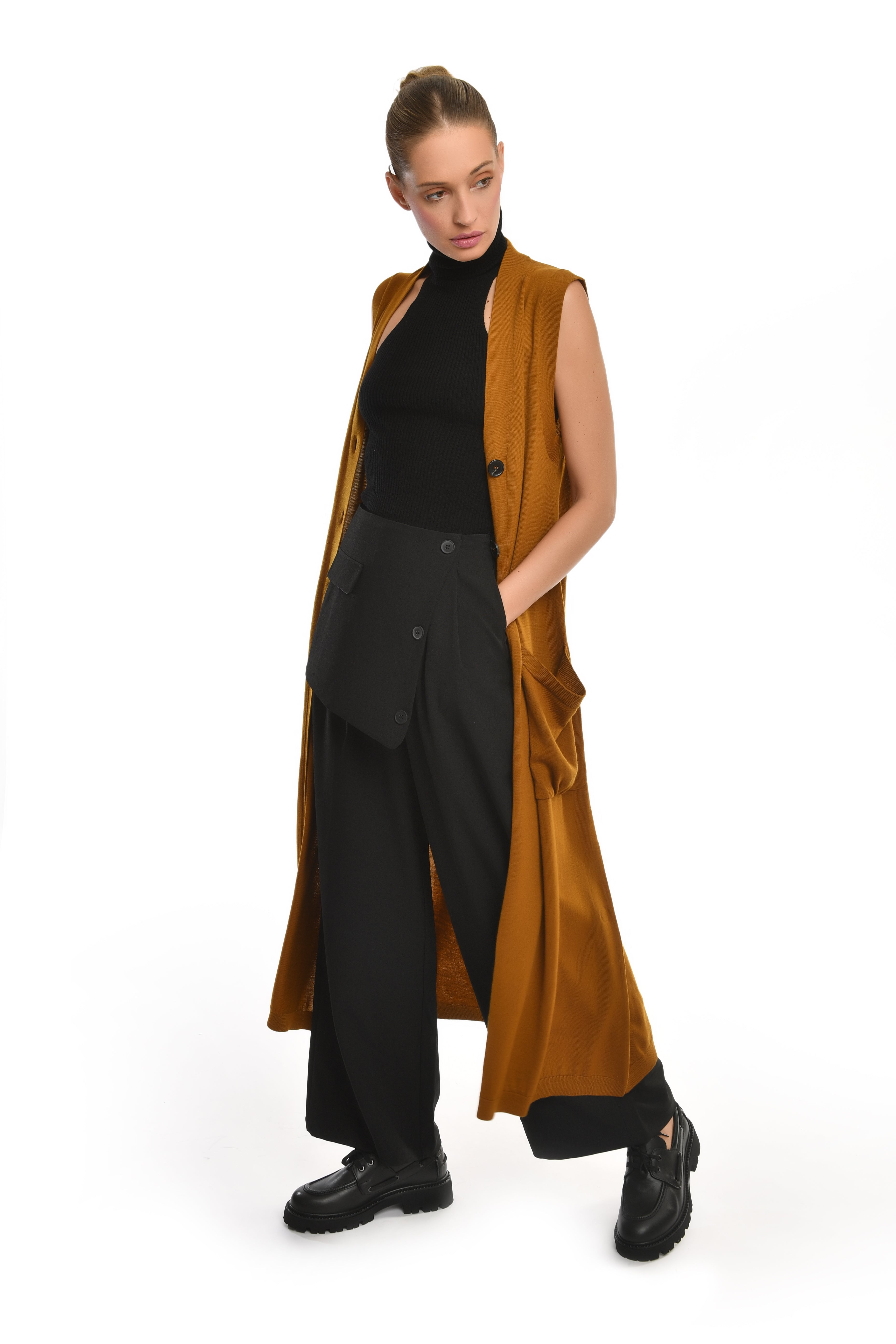 Sleeveless Drape Coat