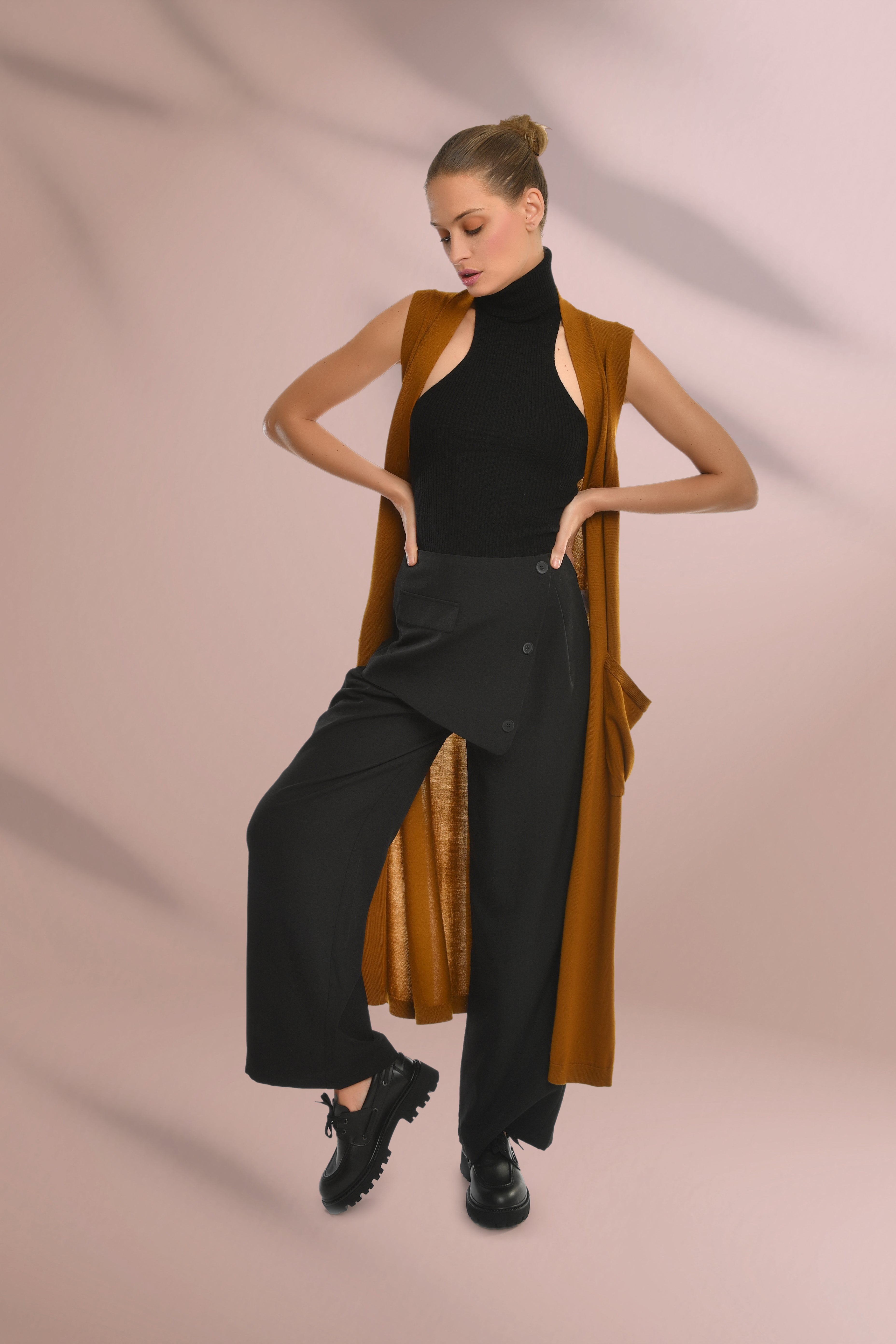 Sleeveless Drape Coat
