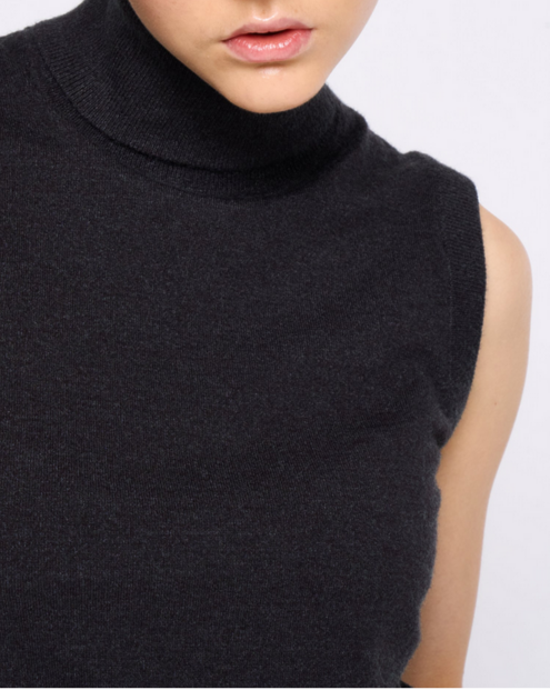 Sleeveless Turtleneck Knit Top